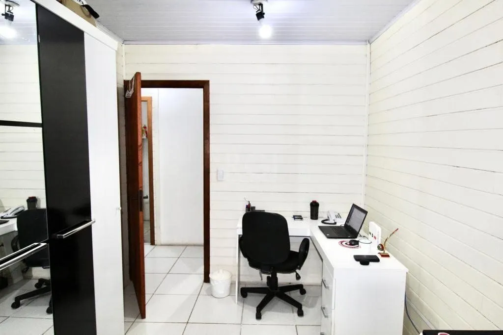 Imagem Casa para Venda - 90m², 5 dormitórios, sendo 1 suites, 5 vagas - Teresópolis