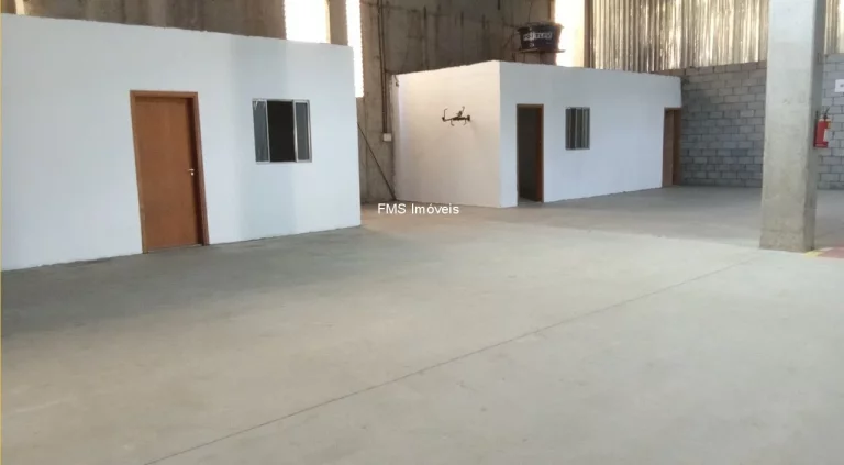 Imagem Galpão com 1100m2 na Rod. Anhanguera / SP.