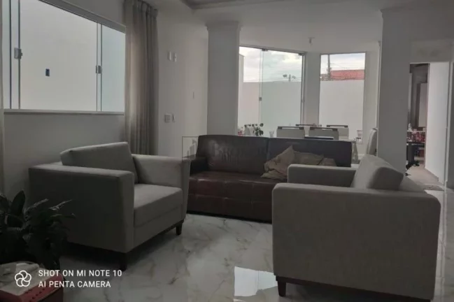 Imagem Sobrado triplex no Centro de Balneário Camboriú.