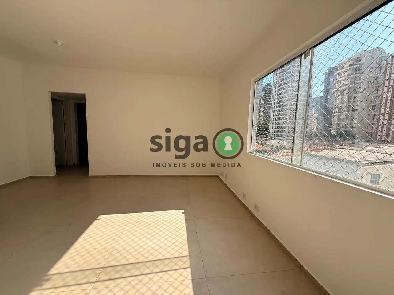 Foto do imóvel Apartamento Reformado com 3 Dormitórios e Suíte na Vila Olímpia.