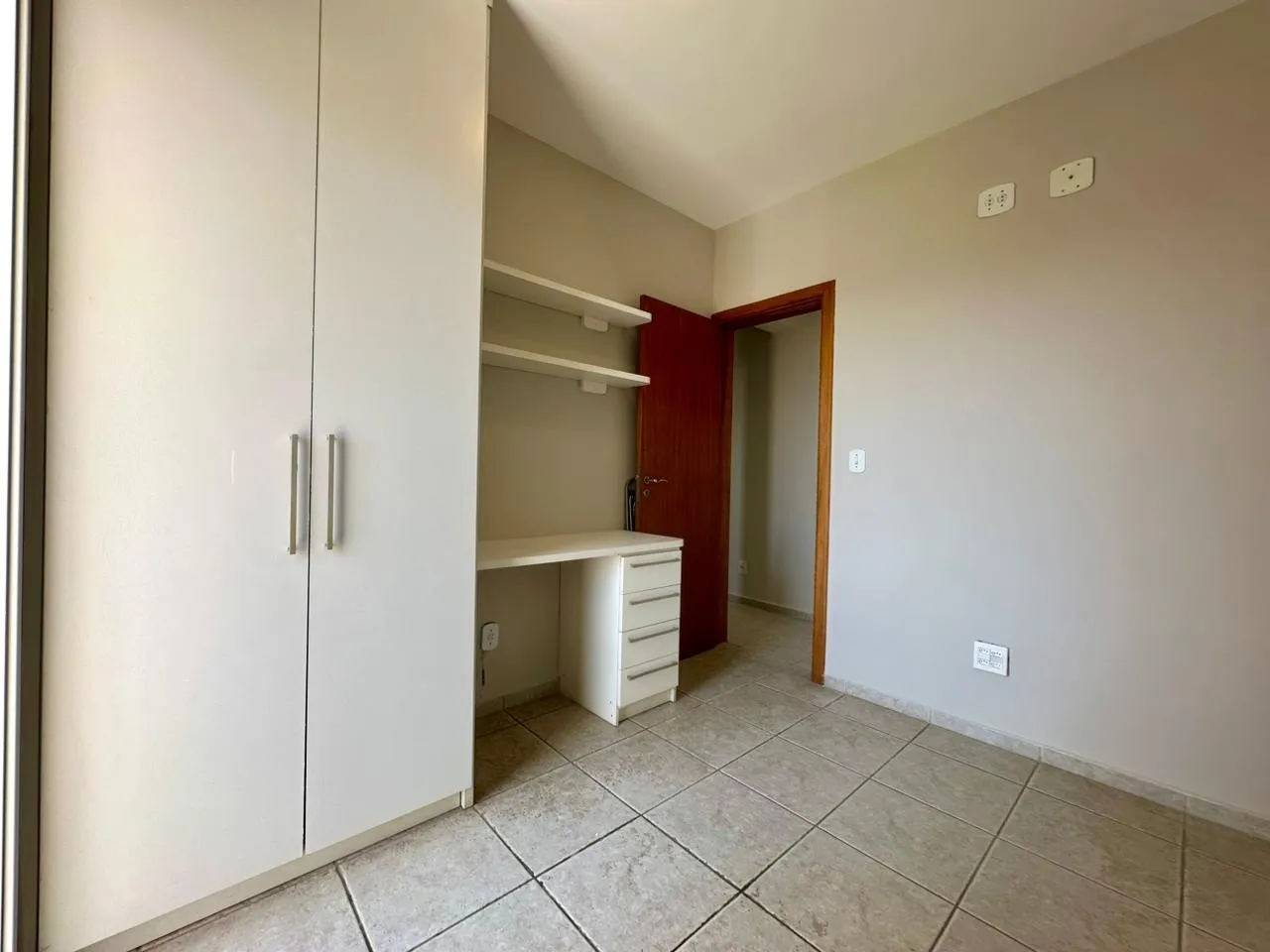 Imagem Apartamento no Edifício Mediterraneé no Campolim com 3 dormitórios, varanda ampla e localização privilegiada