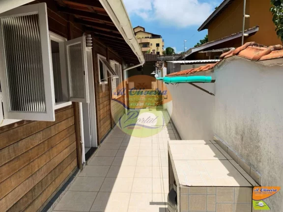 Imagem Casa 04 Dormitórios ( 01 suíte ) 250 metros da Praia - Praia das Toninhas