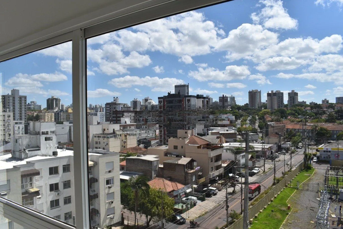 Imagem Apartamento com 3 quartos e 79m² à venda em Passo da Areia, Porto Alegre. Rua Bezerra De Menezes, Passo Da Areia, Porto Alegre