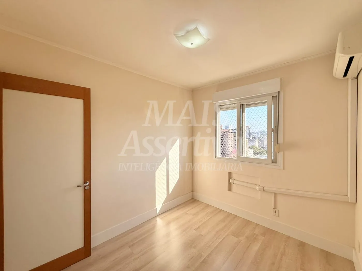 Imagem Apartamento semi mobiliado para venda no Edifício Downtown, Centro de Novo Hamburgo/RS.