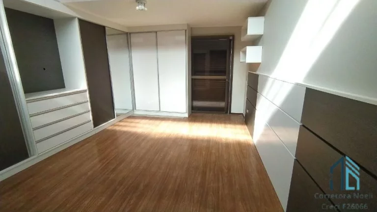 Imagem Casa, 04 quartos c/suíte, 02 subsolos tipo bunker, com 05 ambientes subterrâneos amplos, ideal para adega e estúdio, em Curitiba PR