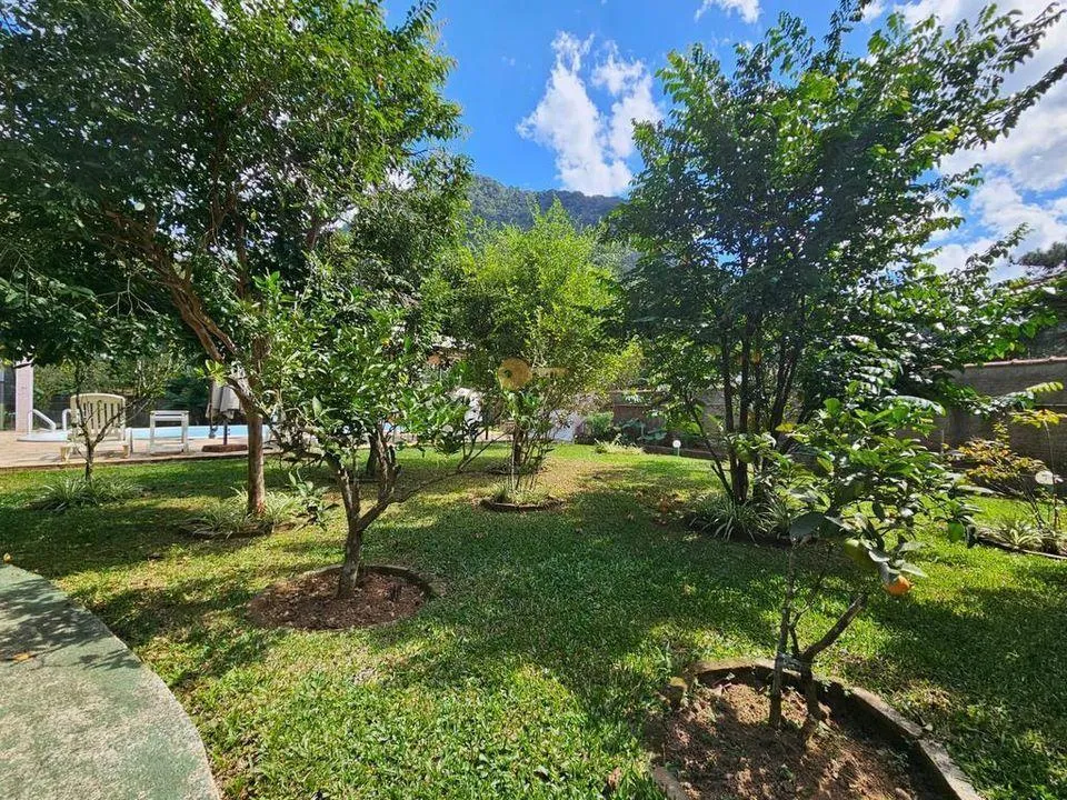 Imagem Casa em Condomínio para Venda em Teresópolis / RJ no bairro Comary