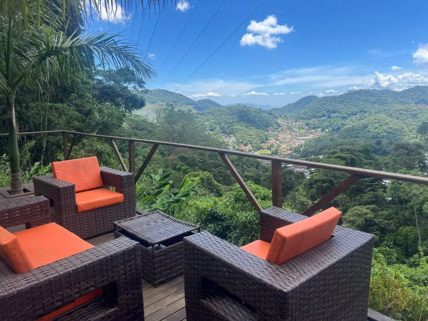 Imagem Terreno em Condomínio para Venda em Petrópolis / RJ no bairro Quarteirão Ingelheim