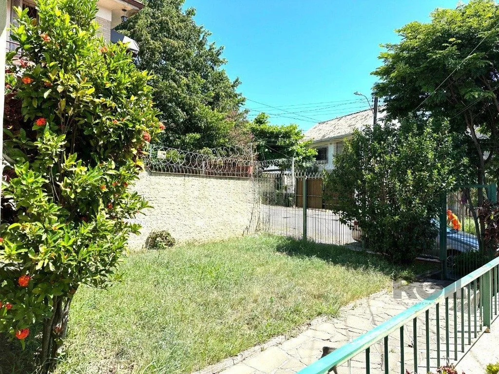 Imagem Casa 3 dormitórios no Bairro Glória, próxima a Prof. Oscar Pereira.