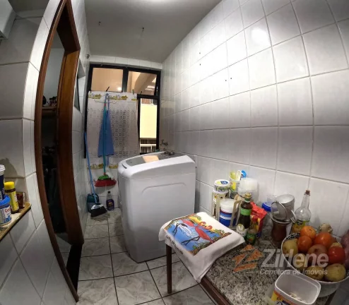 Imagem Apartamento 02 Quartos de fundos em prédio a beira mar.