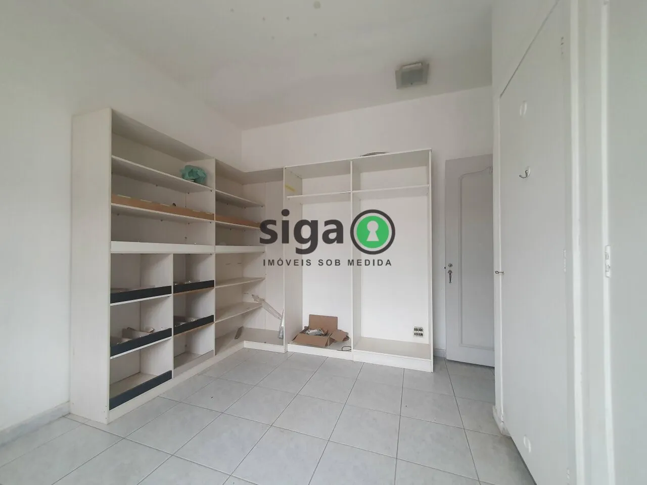 Imagem Casa Comercial em Ponto Estratégico de Indianópolis com 4 Vagas