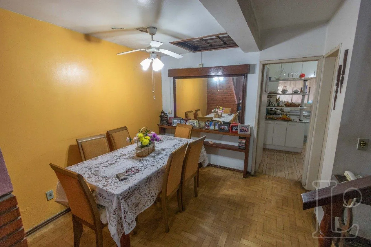 Imagem Sobrado para Venda - 241m², 4 dormitórios, sendo 1 suites, 1 vaga - Camaquã