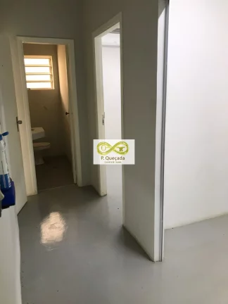 Imagem Sala comercial com 9 salas e 5 banheiros disponível para locação!