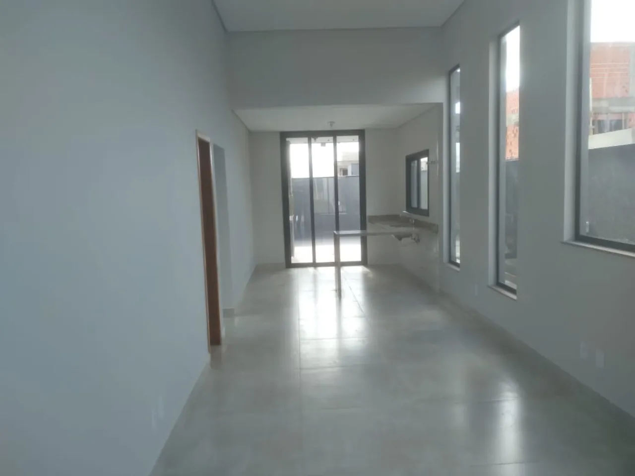 Imagem Imperdível oportunidade de adquirir casa em condomínio com 3 quartos, 1 suíte e 4 vagas de garagem no Wanel Ville, Sorocaba-SP