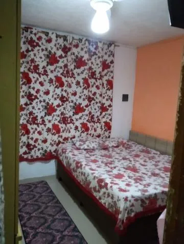 Imagem VENDA DE CASA NO MIRANTE, EM ARUJÁ/SP, 125m² com 02 casas, 03 dormitórios, sala, cozinha americana e área de lazer com churrasqueira. CONSULTE-NOS.