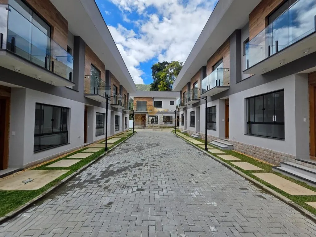 Foto do imóvel Casa em Condomínio para Venda em Teresópolis / RJ em Rua Alfredo Rebello Filho