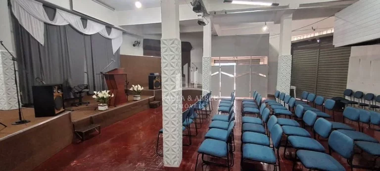 Imagem Casa de Esquina com Salão Comercial de 168m², 3 Dormitórios, 1 Suíte, podendo ser 2, 1 Vaga, Cômodos Grandes, Habite-se no Jardim Zaíra 2, Mauá