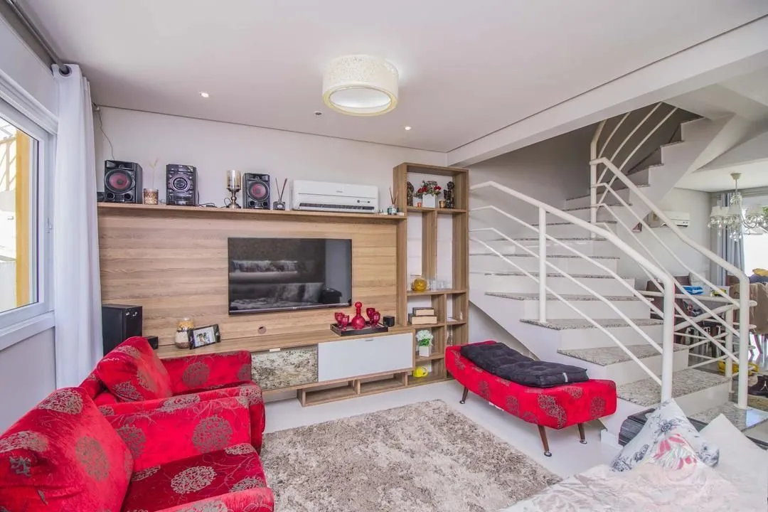 Imagem Casa em condomínio com pátio e suíte - Jardim São Pedro, POA