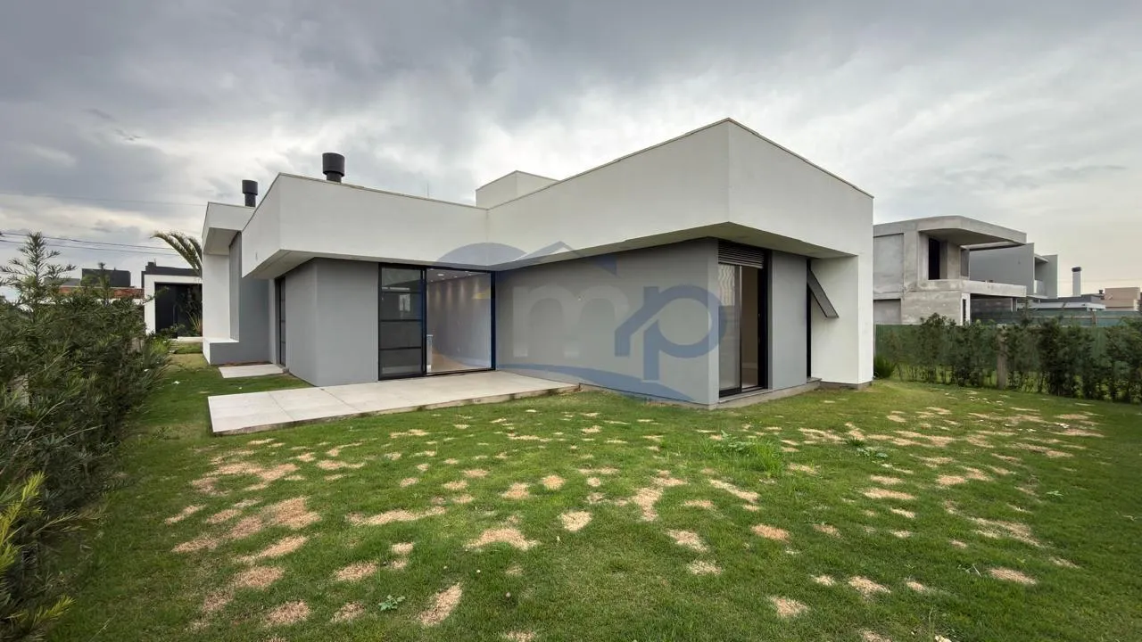 Imagem Casa a venda com 3 suites no Engenho Velho em Torres/RS