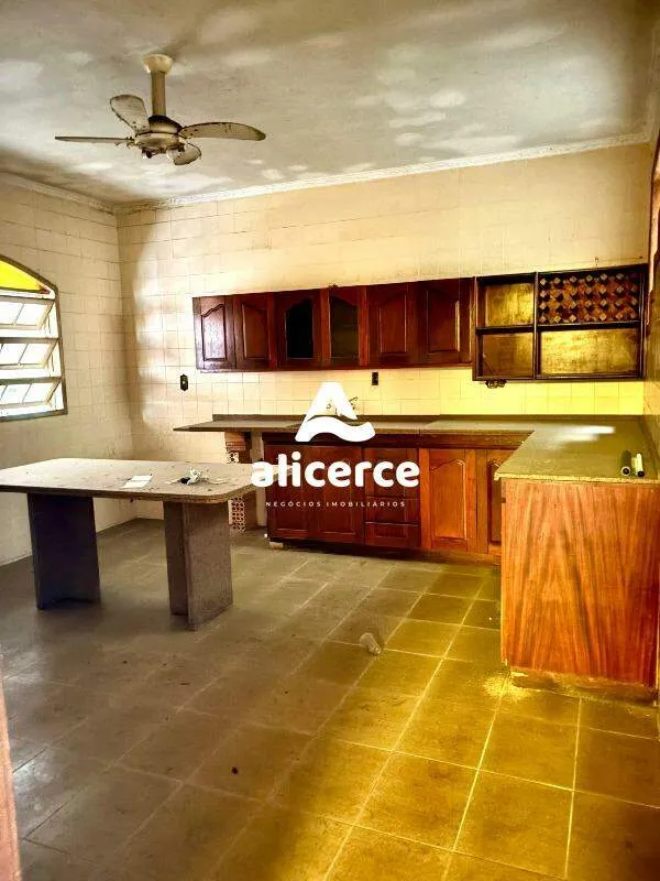 Imagem Casa com 4 Quartos e 3 banheiros à venda, 320m² no bairro Balneário em Florianópolis