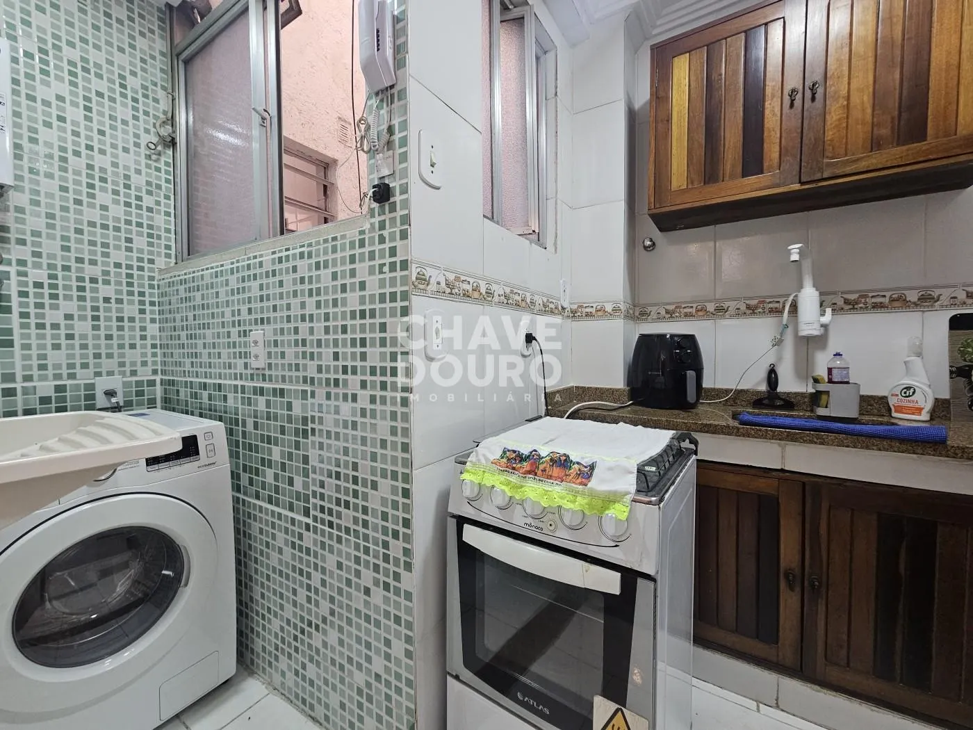 Imagem Apartamento reformado em frente a faculdade UNIFESO no Alto!