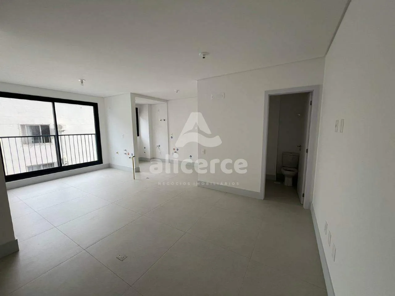 Imagem Apartamento à venda com 3 quartos 2 suítes, 78m² em Canto Florianópolis