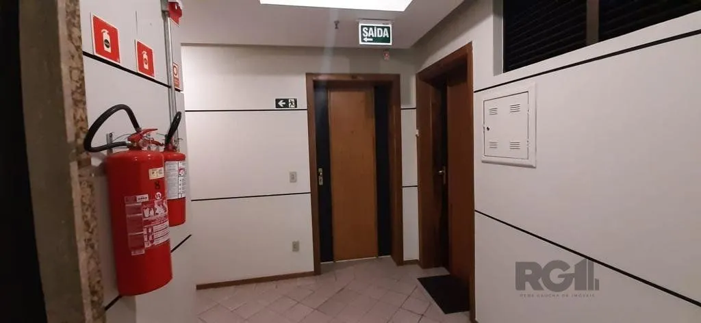 Imagem Sala comercial para Comprar com 1 vaga na Cristóvão Colombo.