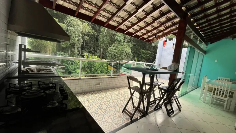 Imagem Cobertura Duplex Praia Grande em Ubatuba-SP com 3 dormitórios,sendo 2 suítes,varanda gourmet com churrasqueira,2 vagas de garagem