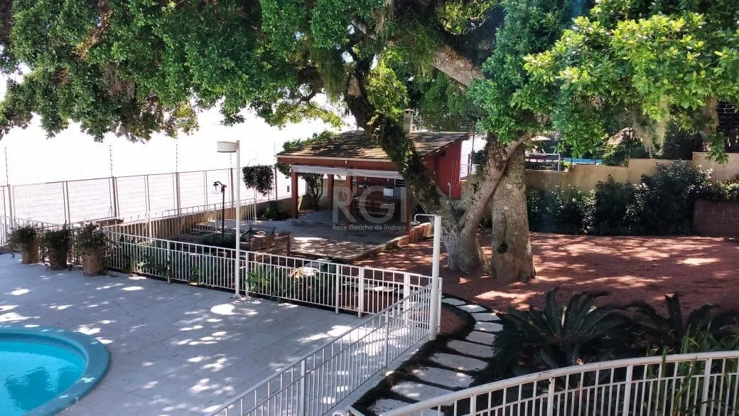 Imagem casa em condomínio fechado, às margens do rio guaíba,