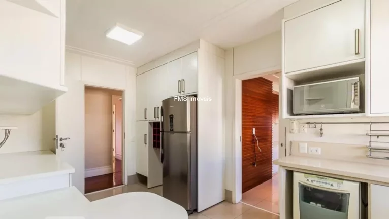 Imagem Imperdível! Apartamento de Luxo em Moema, São Paulo-SP: 3 quartos, 3 suítes, 3 banheiros, 4 vagas de garagem, 230m² de área