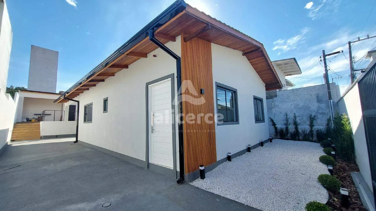 Imagem CASA 3 QUARTOS COM SUÍTE, PISCINA E EDÍCULA - SERRARIA - SÃO JOSÉ/SC