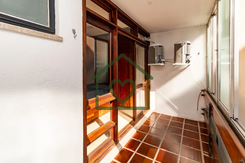 Imagem Com 54m² bem distribuídos, o apartamento conta com 1 dormitório. 
 
O imóvel passou por melhoria...