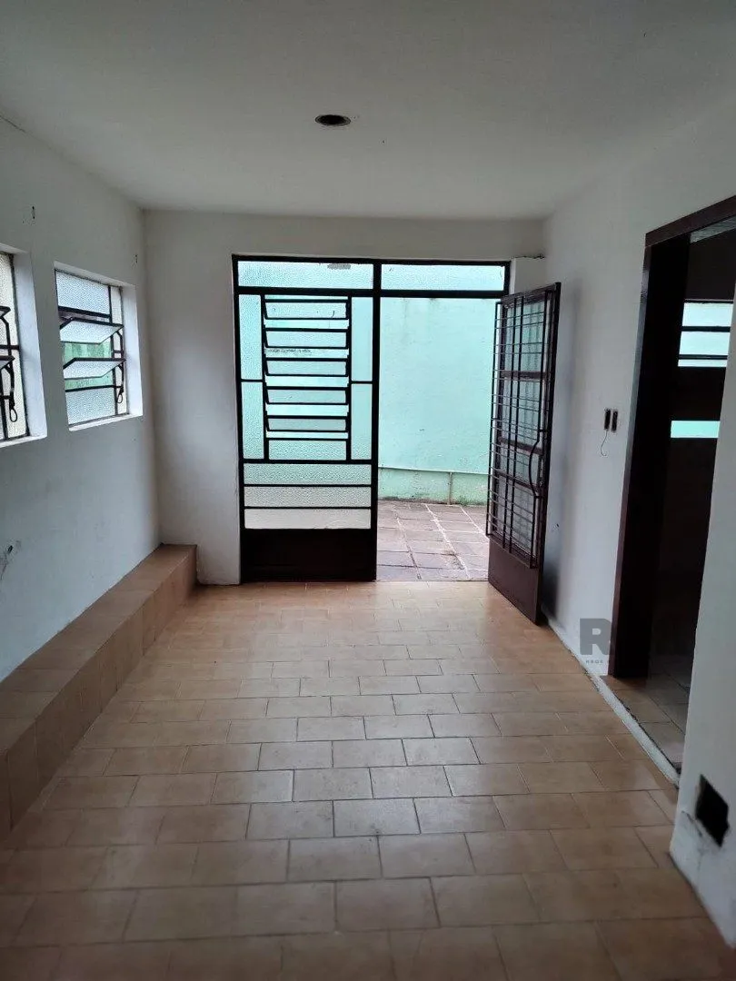 Imagem Casa para Venda - 247.37m², 4 dormitórios, 4 vagas - Partenon