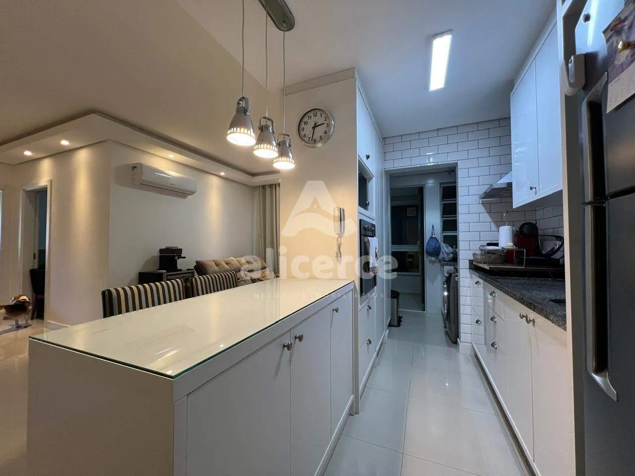 Imagem Apartamento à venda com 2 quartos 2 suítes, 80,29m² em Agronômica Florianópolis