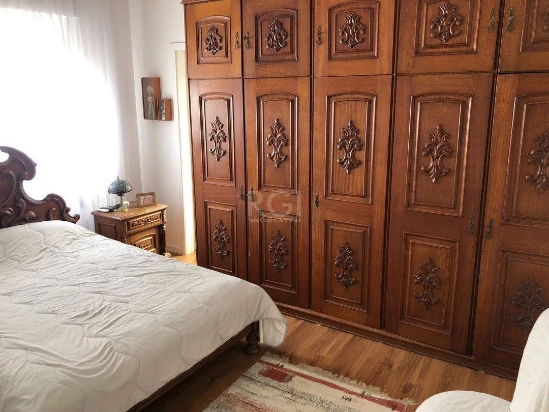 Imagem Casa para Venda com 3 dormitórios, sendo 1 suites e 3 vagas no bairro Guarujá