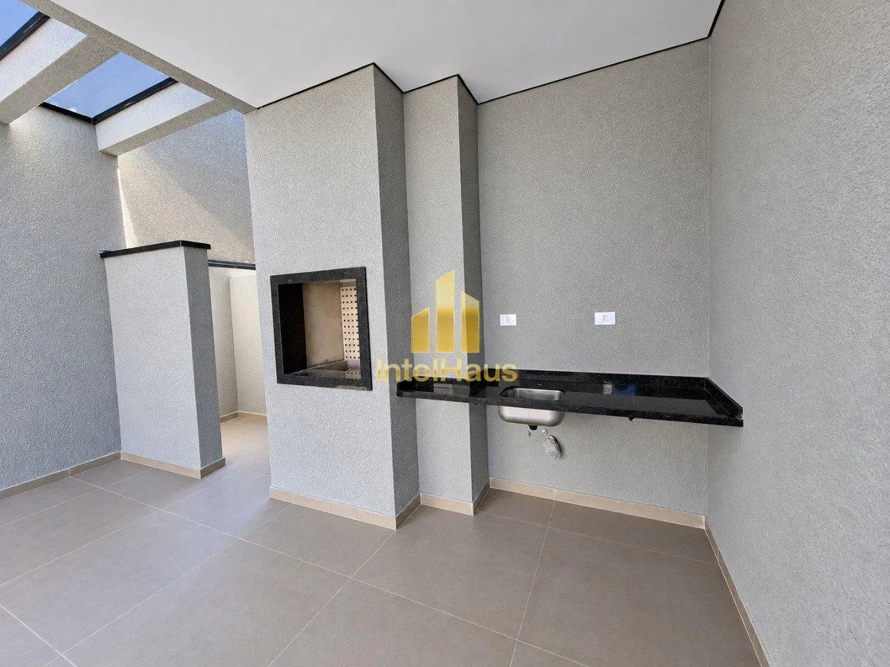 Imagem Apresentamos este sobrado recém-construído no Residencial Alto Boulevard, com arquitetura contempo...