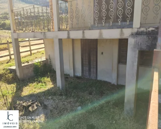 Imagem Sítio , próximo à São Lourenço MG, topografia plana, energia el?(C)trica instalada, muita água, lago, ducha natural, casa grande, estrada boa.