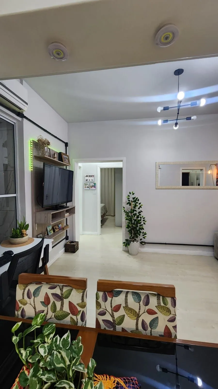 Imagem Apartamento com 02 Quartos e 01 Banheiro no Bairro Petrópolis em Porto Alegre