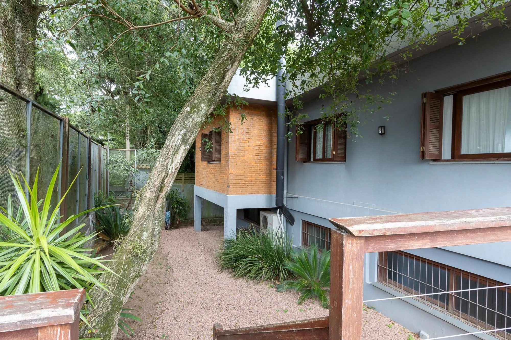 Imagem Casa com 6 quartos à venda bairro Espírito Santo, Porto Alegre.