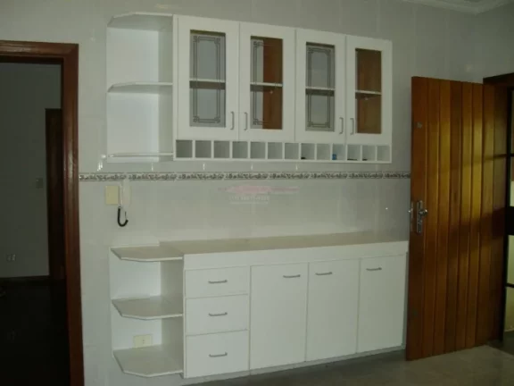 Imagem Chácara com terreno de 2.500m2 e com área construída de 540m2, com duas casas (sede e hóspedes),...