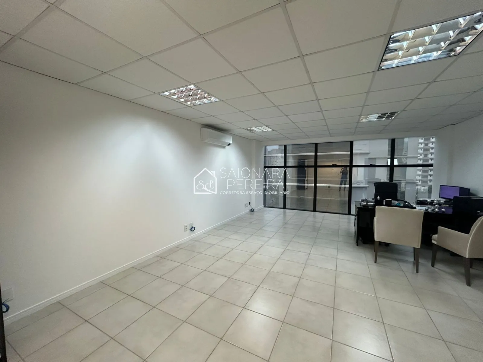 Imagem SALA COM DUAS VAGAS DE GARAGENS- CENTRO DE FLORIANOPOLIS