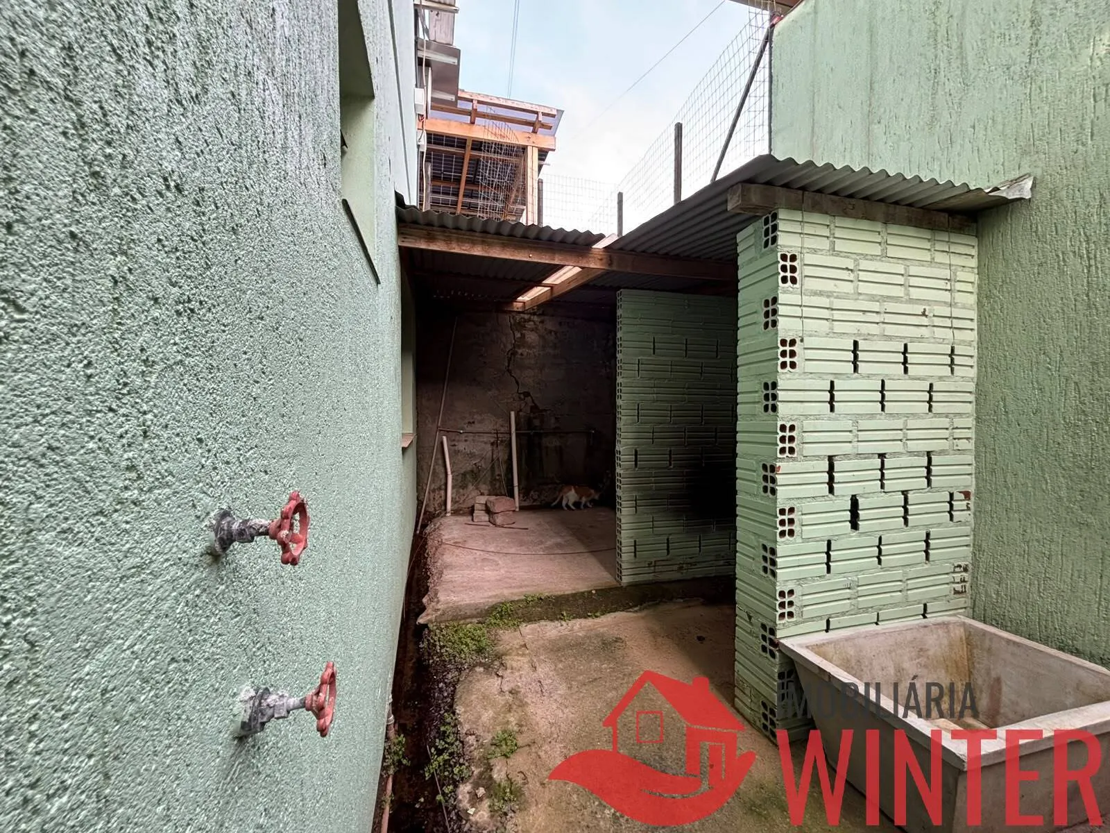 Imagem Casa ampla com 2 Dormitórios, garagem coberta para 3 carros - Matiel