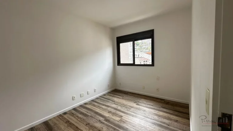 Imagem Apartamento com 93m² de área privativa, semimobiliado, 3 dormitórios (sendo 1 suíte), 1 banheiro...