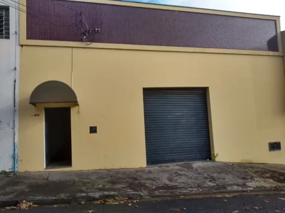 Barracão localizado perto da av. Duque de Caxias e Nações Unidas