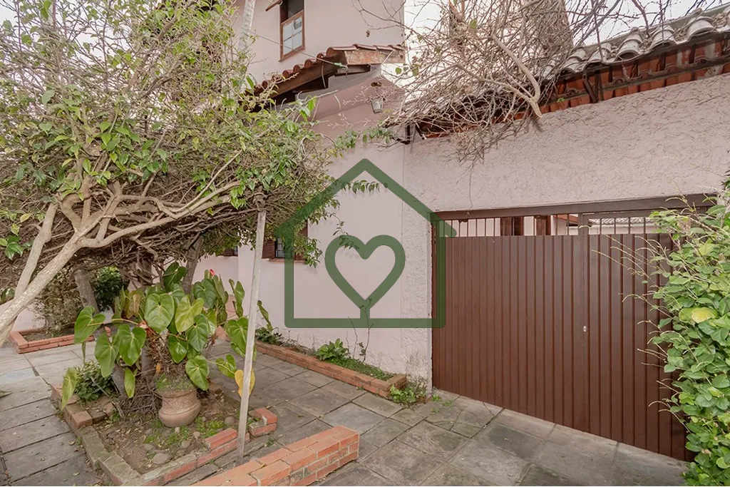 Imagem Casa no bairro Passo D?Areia, Porto Alegre, ideal para quem busca conforto, espaço e estilo. Reform...
