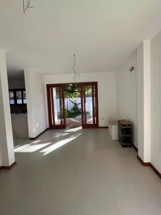 Imagem Excelente oportunidade condomínio de somente 2 unidades próximo ao mar e centrinho da Villa . Casa...