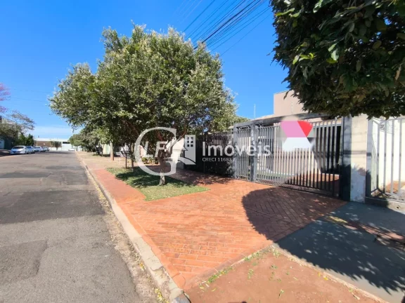 Imagem Impecável residência à venda em Campo Grande-MS, Jardim dos Estados: 3 quartos, 1 suíte, 2 salas, 2 banheiros, com edícula, 4 vagas de garagem, 210m².