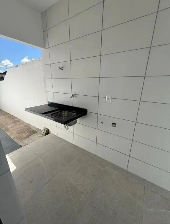 Imagem Casa com 270m² nos Bancários, 3 quartos, piscina e 2 vagas. Localização estratégica no Jardim Cidade Universitária.