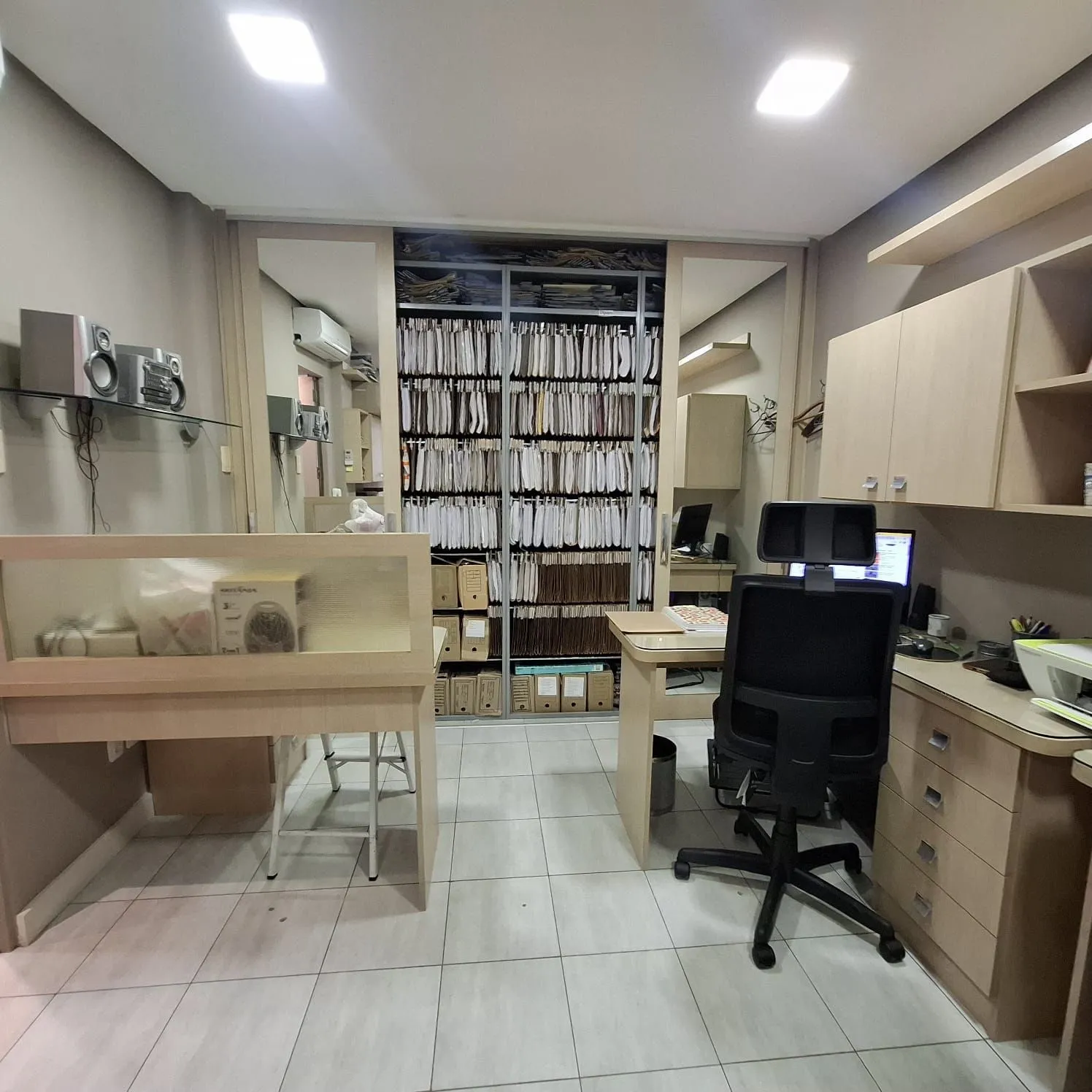 Imagem Sala Comercial com vaga para um carro escriturada