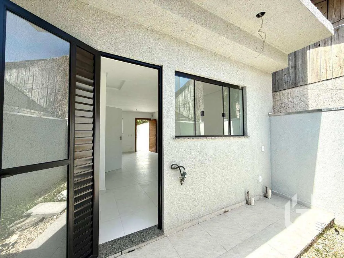 Imagem Sobrado à venda em Itapema, com 2 quartos, 70m2