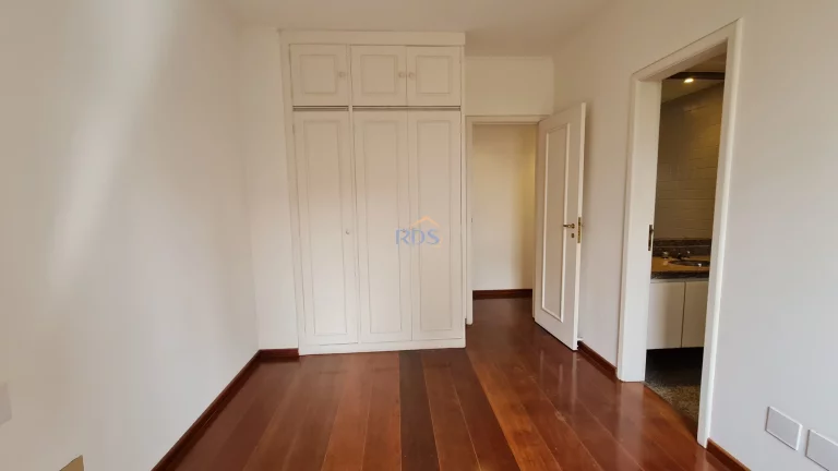 Imagem Lindo apartamento à venda, 150m², com 3 dormitórios, sendo 2 suítes, 3 vagas e depósito privativo.